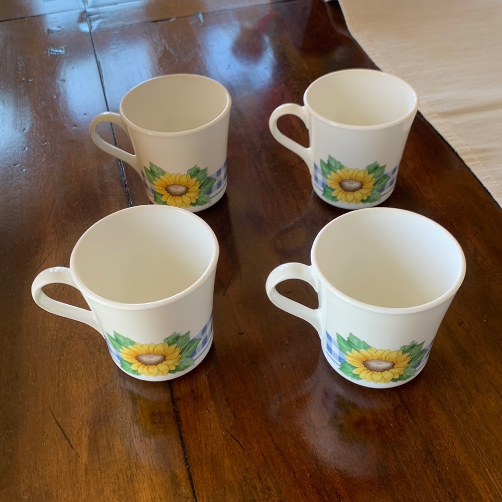 Vintage Corning Yellow Sunflower with Blue Plaid Coffee Cups ☕️🌻offers welcomed